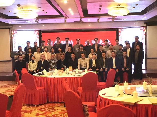 不止一個！江蘇亮彩榮獲常州市半導(dǎo)體照明產(chǎn)業(yè)技術(shù)創(chuàng)新聯(lián)盟2017年度“技術(shù)創(chuàng)新獎”、“杰出貢獻(xiàn)獎”