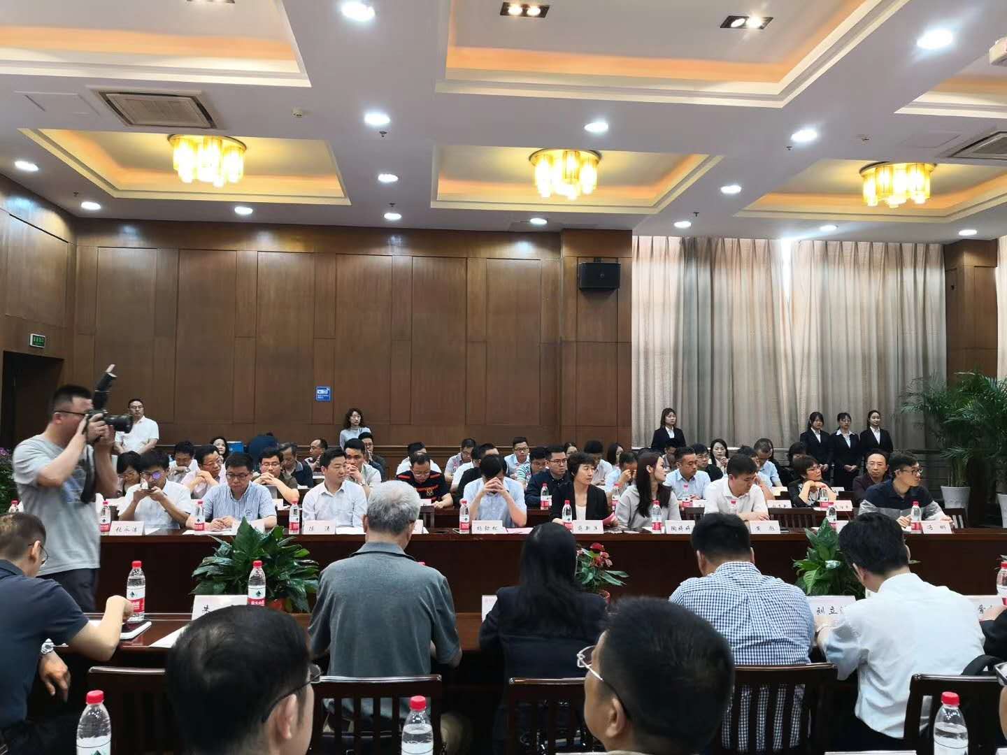 常州輕工職業技術學院聘請江蘇亮彩電子有限公司章九余總經理為專業指導委員會委員